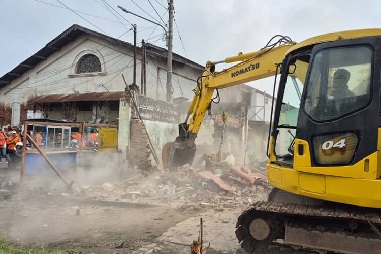Tambah Fasilitas Stasiun Madiun, PT KAI Daop 7 Madiun Tertibkan Aset