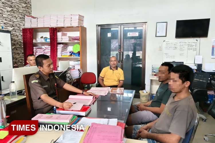 Polsek Pahunga Lodu Serahkan Dua Tersangka Pencurian Ternak Kuda ke Kejari Sumba Timur