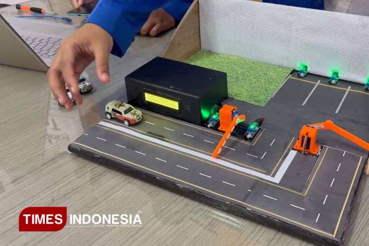 Sulit Cari Parkir? Mahasiswa Unmuh Jember Kembangkan Parking Smart IoT