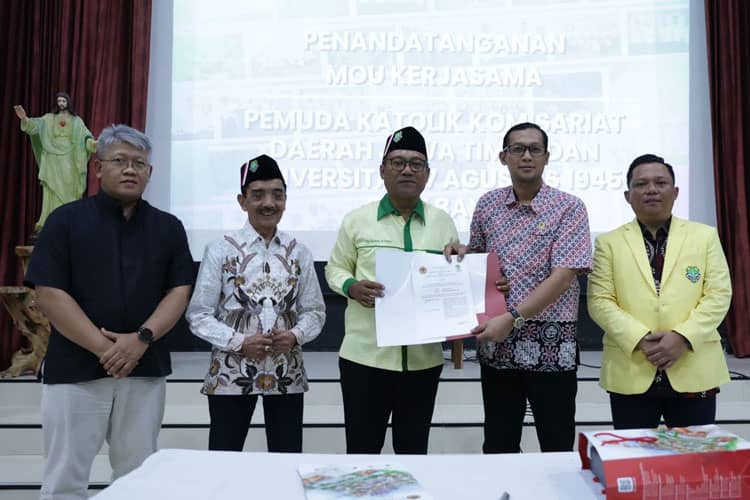 Pemuda Katolik - Untag Surabaya Kolaborasi Beri Beasiswa untuk Mahasiswa Berprestasi