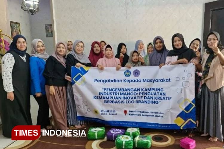 Tim Abdimas Dosen Unipma Madiun Dampingi Industri Manco Lebih Inovatif dan Kreatif Berbasis Eco Branding