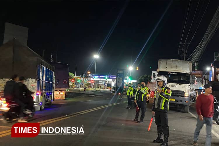 Siang Malam, Polresta Banyuwangi Urai Kepadatan di Jalur Pelabuhan Ketapang