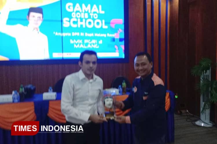 80 Siswa SMK PGRI 3 PGRI Kota Malang Dapat Bantuan PIP Dari dr Gamal  Komisi X DPR - RI