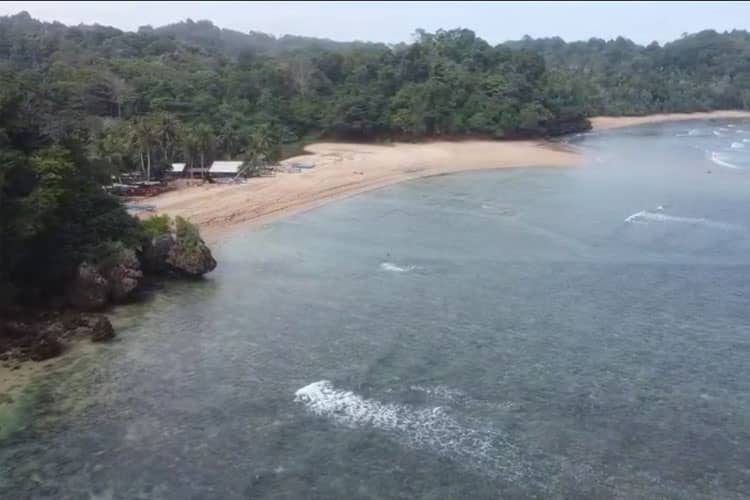 Menikmati Camping Seru dan Kuliner Seafood di Pantai Kondang Merak Kabupaten Malang