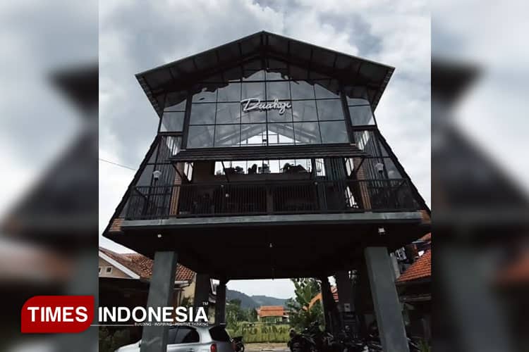 Dua Hiji Coffee, Destinasi Nongkrong Populer di Majalengka dengan View Sunset Memukau