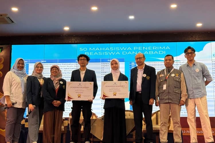 Dana Abadi UB Salurkan Beasiswa untuk Mahasiswa Baru Berprestasi