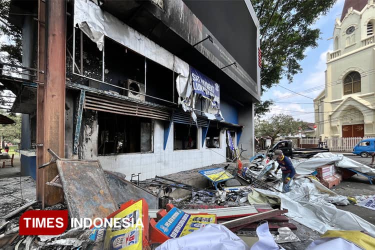 Pasca Demo Ricuh Kota Malang, Mako dan Pos Polisi Hancur