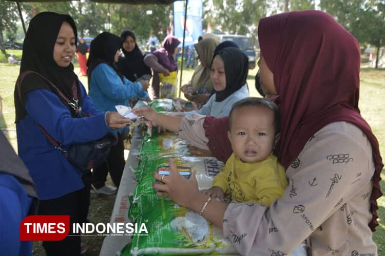 Meriahkan HUT RI ke-80, Lanud Abd Saleh Gelar Gerakan Pangan Murah