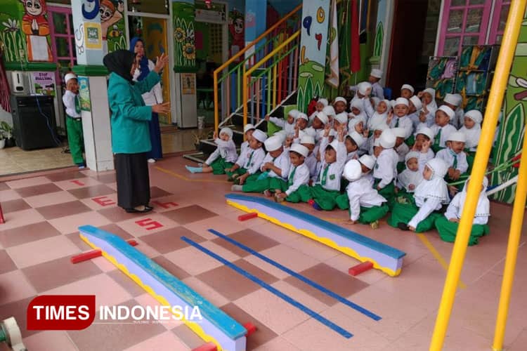 Keceriaan HUT RI Kolaborasi RA Muslimat NU 23 dan Mahasiswa PIAUD UNISMA