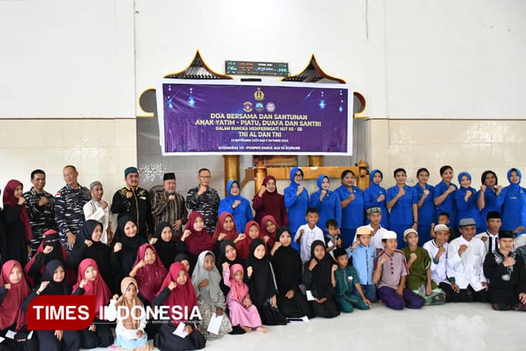 Kodaeral VII Rayakan HUT ke-80 TNI AL dengan Santuni Santri Kupang
