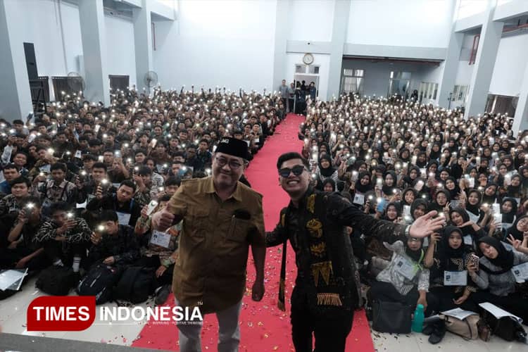 Spektakuler, Beginilah Serunya MATAF UM Gresik 2025 dari Papermob Megah Hingga Roasting Rektor