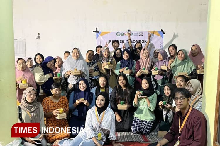 Dari Limbah Jadi Berkah: KSM-T UNISMA Sulap Minyak Jelantah Jadi Lilin Aromaterapi di Desa Malangsuko