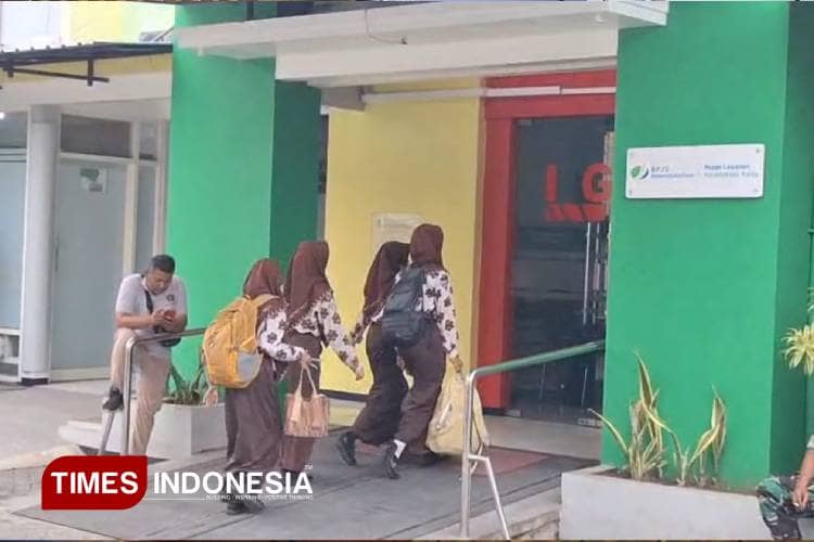 Belasan Siswa SMA Negeri 2 Lamongan Dilarikan ke RS, Diduga Keracunan