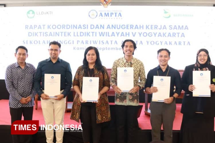 UMBY Sabet Juara III Anugerah Kerja Sama Internasional LLDIKTI Wilayah V 2025