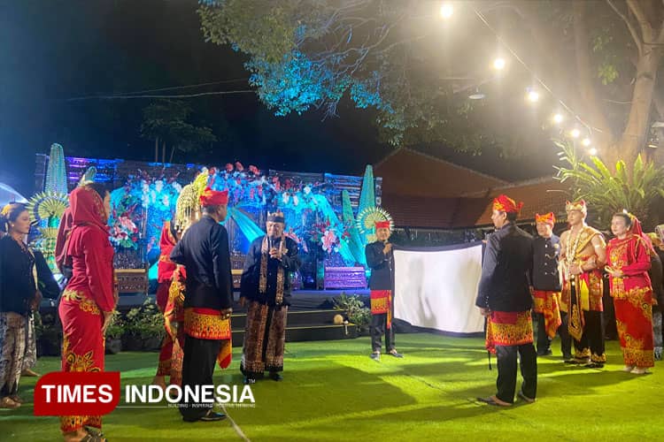 Prosesi Pengantin Adat Banyuwangi Kini Punya Pakem Resmi