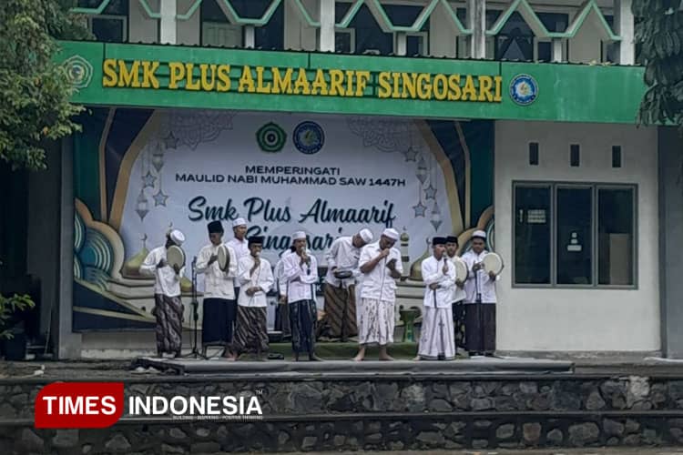 Peringatan Maulid Nabi di SMK Plus Al-Maarif Singosari, Mahasiswa PPL Unisma Hadirkan Semangat Kebersamaan