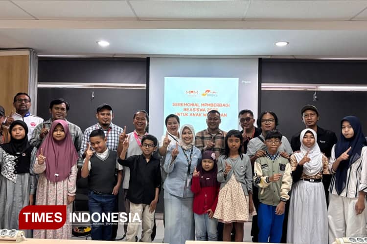 Berprestasi, Tiga Anak Wartawan Gresik dapat Beasiswa
