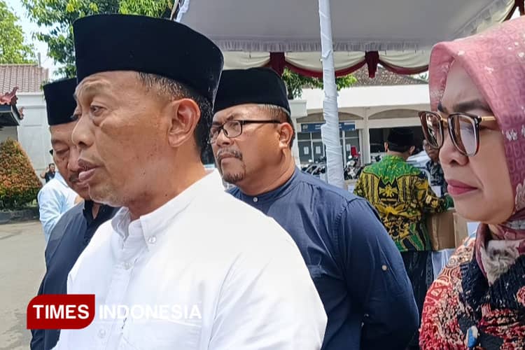 Pemkab Ponorogo Perkuat Poskestren, Serahkan Bantuan Alkes Tahap III di Momen Hari Santri