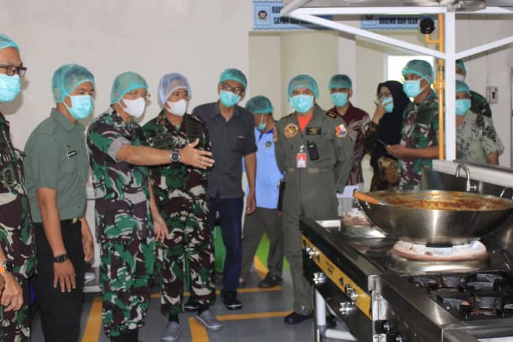 Pastikan Higienitas, Aster Kasau Cek Program MBG di Lanud Adisutjipto