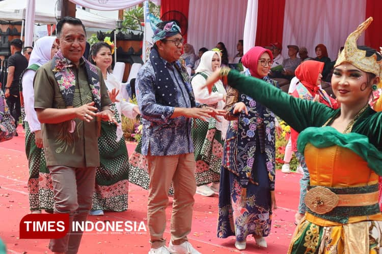 Batu Art Flower Carnival 2025, Parade Mobil Hias nan Megah dari Hasil Alam