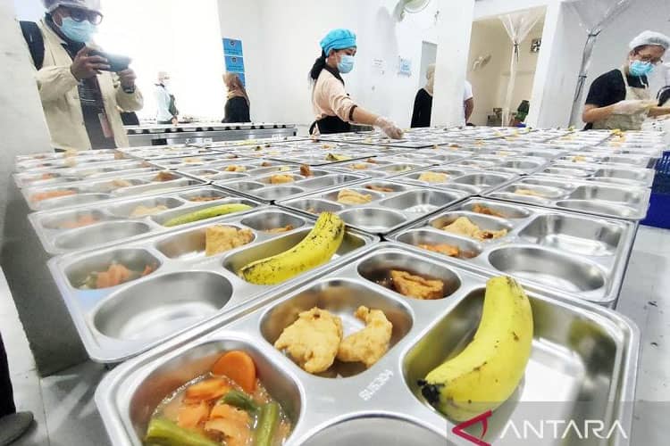 BGN Tegaskan Menu MBG Wajib Bebas Bahan Pabrikan
