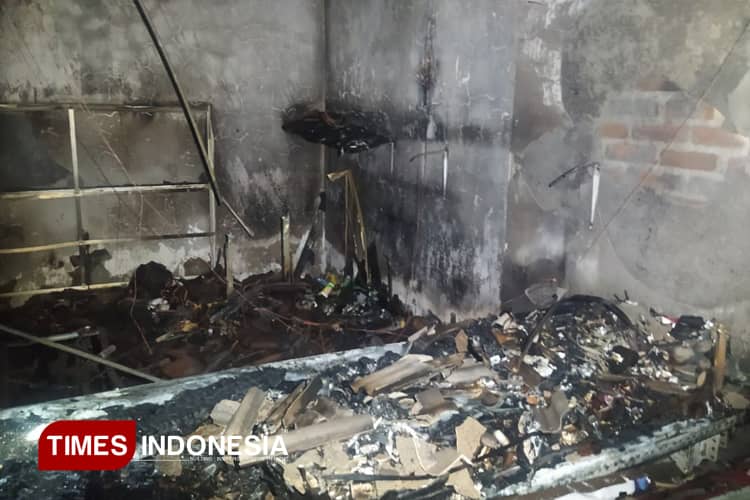 Si Jago Merah Membakar Habis Ruko di Muncar Banyuwangi