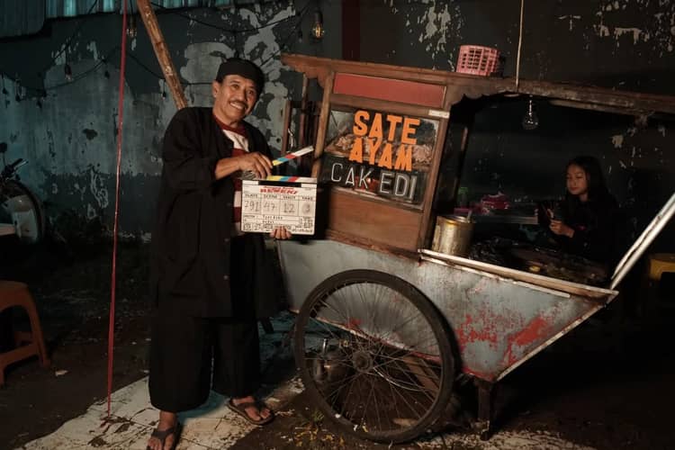 Kenapa Gerobak Sate Madura Berbentuk Kapal? Ini Ceritanya!