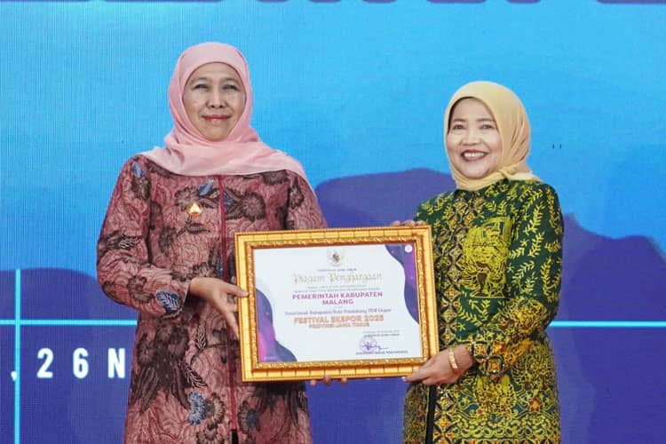 Dukung Penguatan IKM Ekspor, Pemkab Malang Menerima Penghargaan Gubernur Jatim