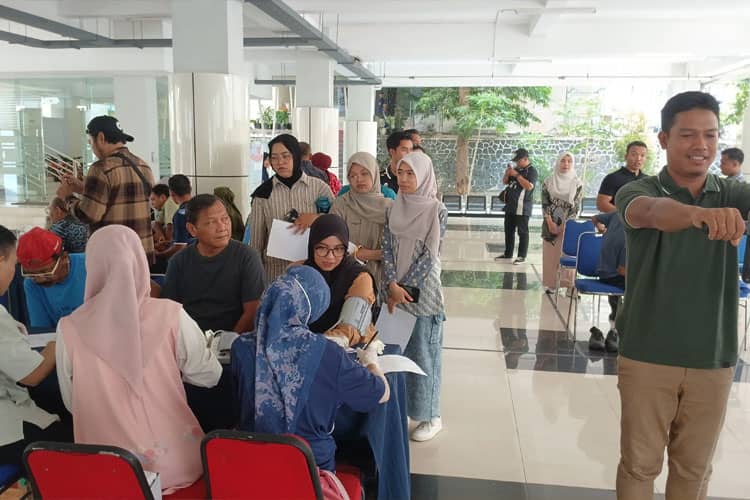 Gandeng Kimia Farma, FIKK Unesa Gelar Tes Kesehatan dan Kebugaran