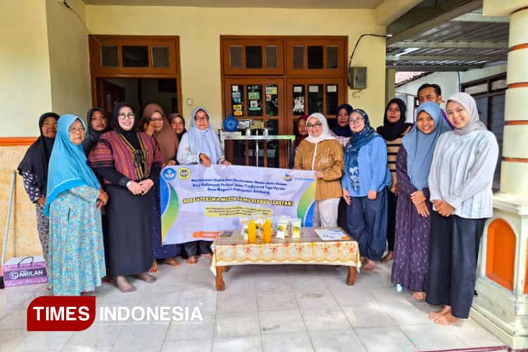 UNMER Malang Dorong UMKM Jamu Desa Megaluh Naik Kelas melalui Inovasi Mesin Jamu Instan