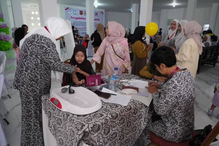 Hari Kesehatan Nasional: Unicharm Bersama IBI Berikan Edukasi Pemilihan Popok Bayi & Kegiatan Posyandu 