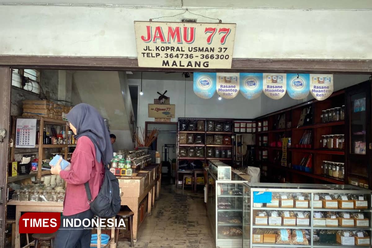 Menjaga Rasa dan Khasiat, Toko Jamu 77 Malang Merawat Tradisi hingga Generasi Ketiga