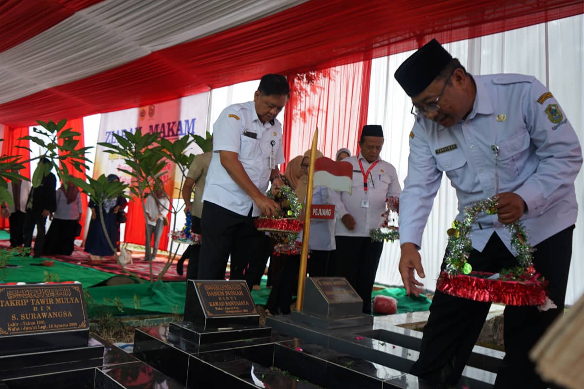 Pejabat Pemkab Banjarnegara Anjangsana dan Ziarah Makam Bupati Terdahulu