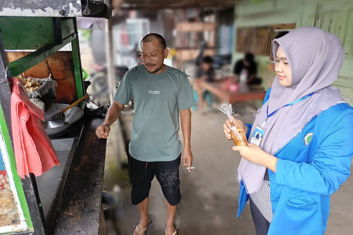 Batagor Pak Edi Laris di Depan STKIP PGRI Pacitan, Bisa Raup Rp400 Ribu Sehari