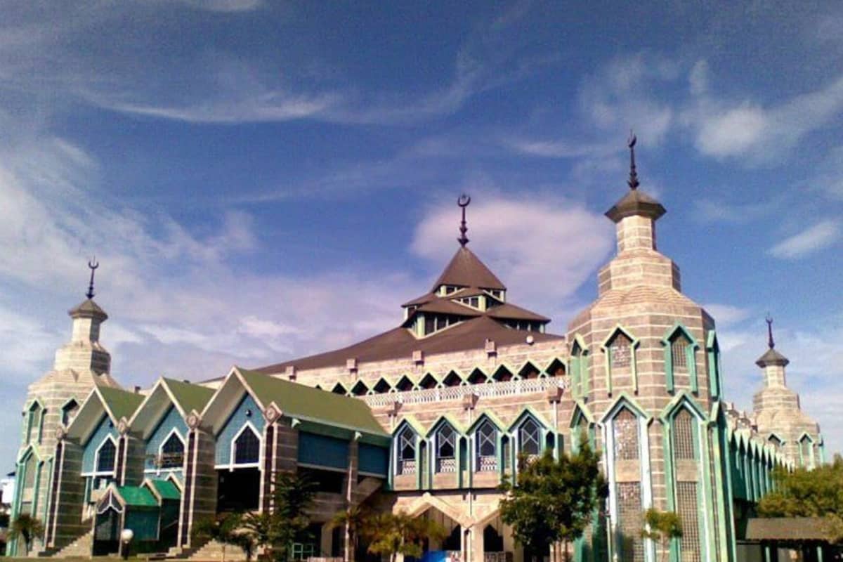 Masjid Al-Markaz Makassar Sediakan 1.200 Porsi Buka Puasa Setiap Hari