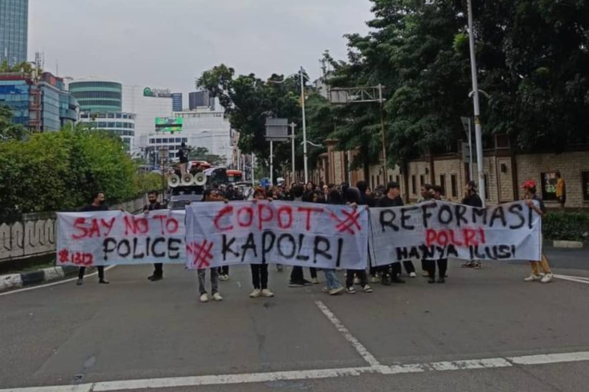 Aksi di Mabes Polri, Movenesia Dorong Evaluasi Kinerja