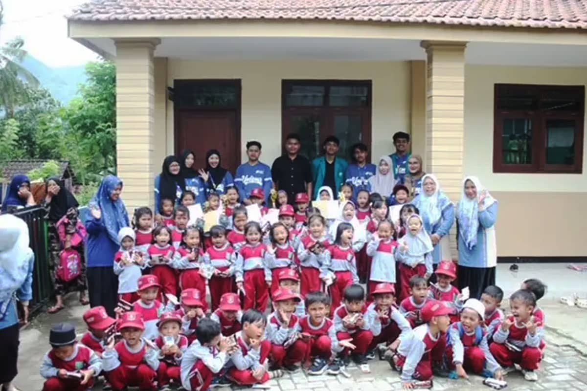 Asah Kreativitas Sejak Dini, Mahasiswa KSM-T 07 Unisma Gelar Lomba Mewarnai dan Kolase di RA Al Marhamah Malang