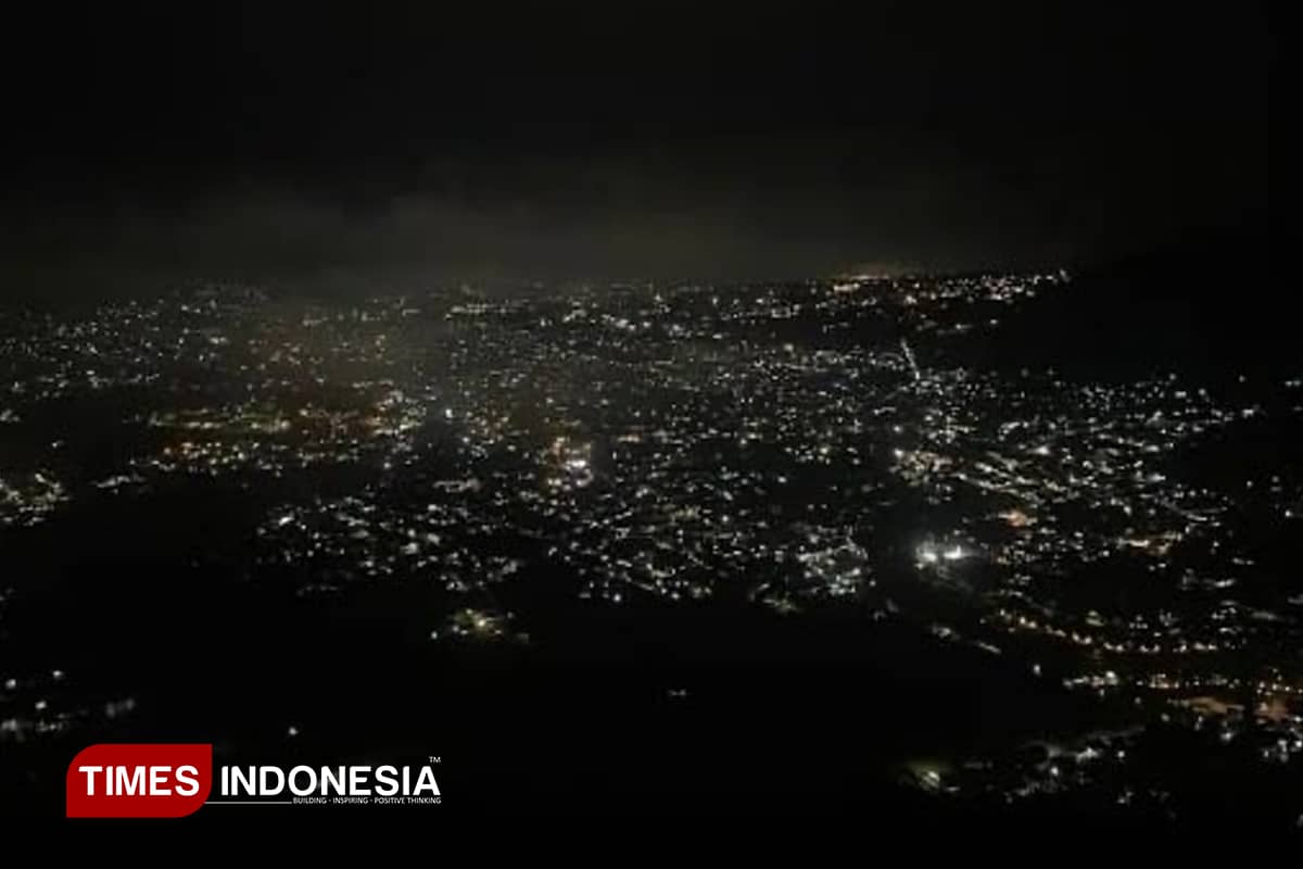 Paralayang Batu, Spot Wisata Ketinggian di Kota Batu dengan Panorama Sunrise hingga Citylight