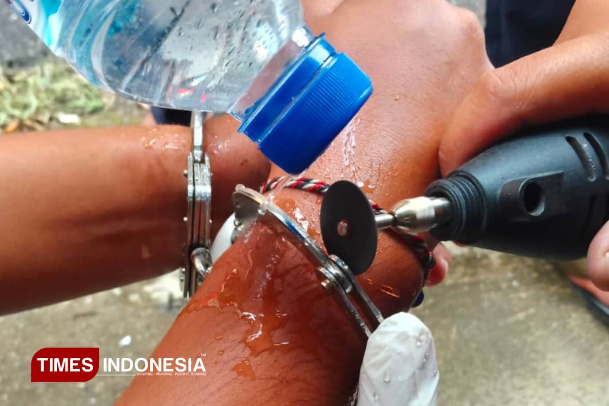 Main Borgol dan Tak Bisa Dibuka, Remaja di Bondowoso Datangi Damkar Jelang Buka Puasa