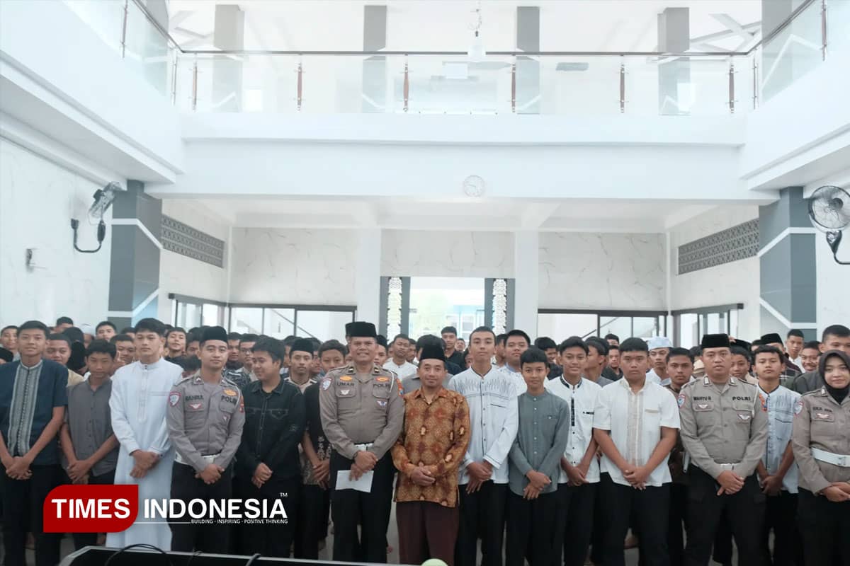 Satlantas Polres Malang Berikan Penguatan Karakter Aman Berkendara di SMK Muhammadiyah 1 Kepanjen 