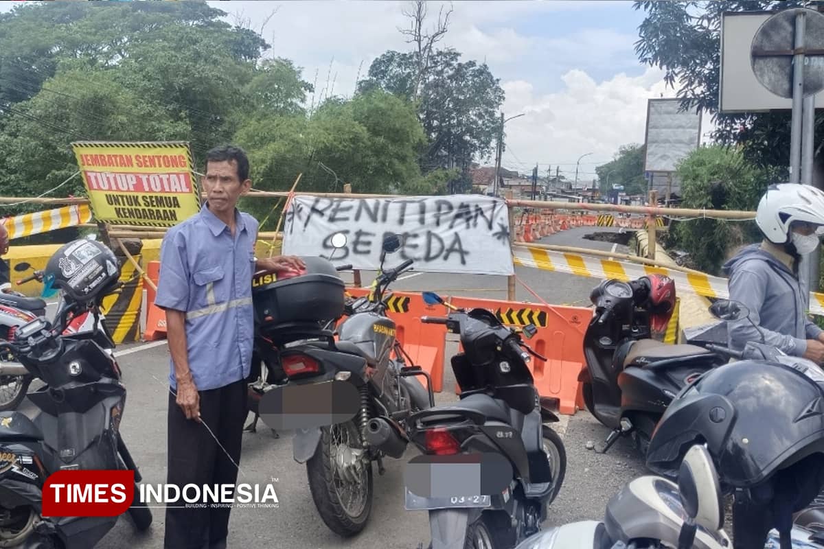 Jembatan Sentong Bondowoso Jadi Tempat COD dan Penitipan Motor