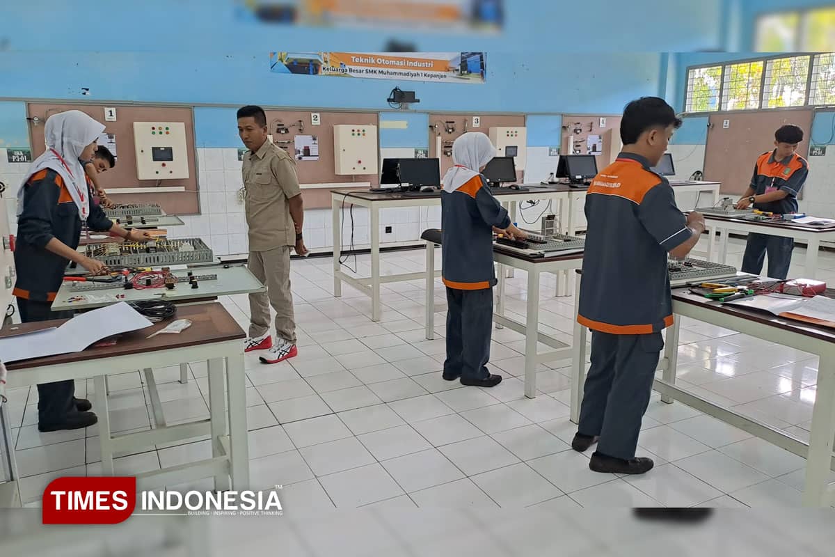 Fasilitas Praktik Modern Kunci Sukses UKK Teknik Otomasi Industri SMK Muhammadiyah 1 Kepanjen