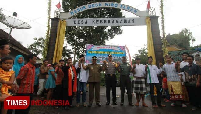 Hingga di Liang Lahat, Warga Desa Wirotaman tetap 'Hidup Berdampingan'