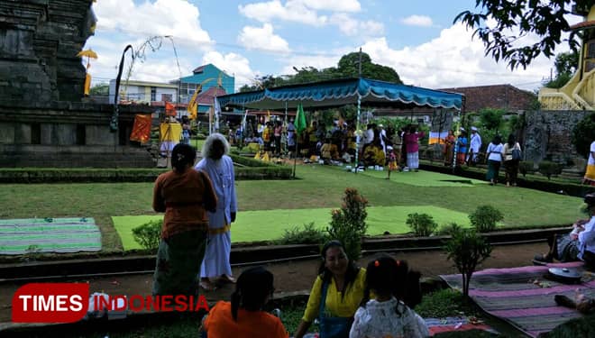 Umat Hindu Malang Gelar Tawur Kesanga di Candi Singosari