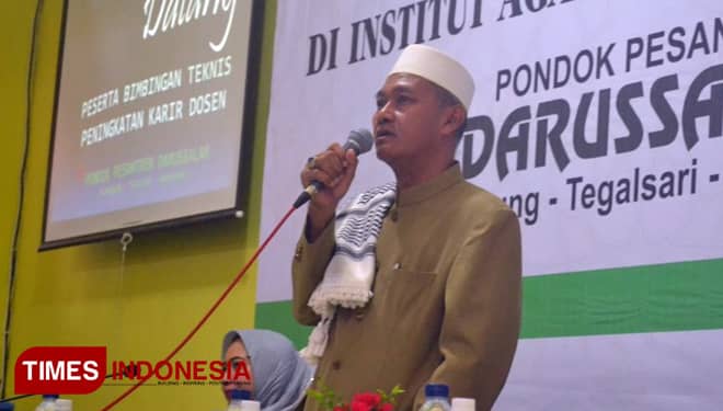 Pengasuh Ponpes Darussalam Senang Mengetahui Menristekdikti adalah Santri