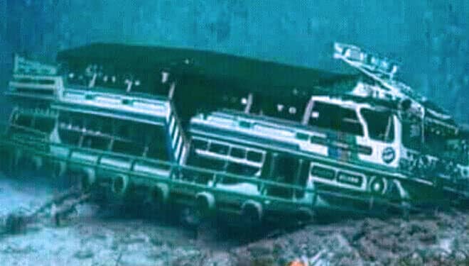 [HOAKS] Foto KM Sinar Bangun di Dasar Danau Toba
