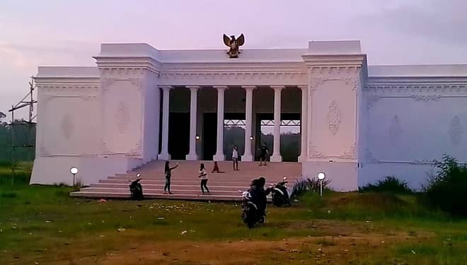Wow! Ada Bangunan Mirip Istana Merdeka di Jember