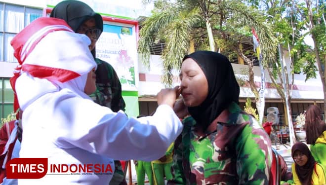 Apa Jadinya Jika Merias Wajah dengan Mata Tertutup