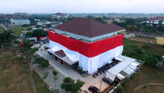 Bentangkan Merah Putih Terbesar, Polresta Tangerang Pecahkan Rekor Dunia