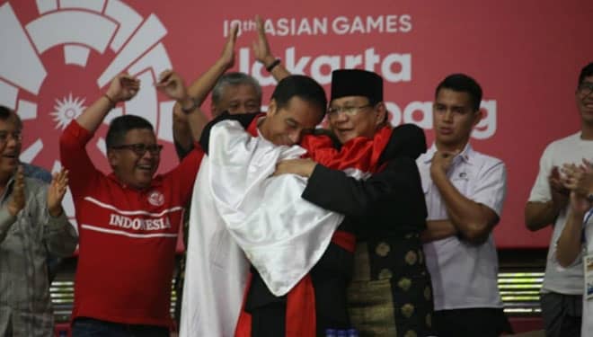 Pencak Silat Harumkan Nama Bangsa, Jokowi Peluk Prabowo